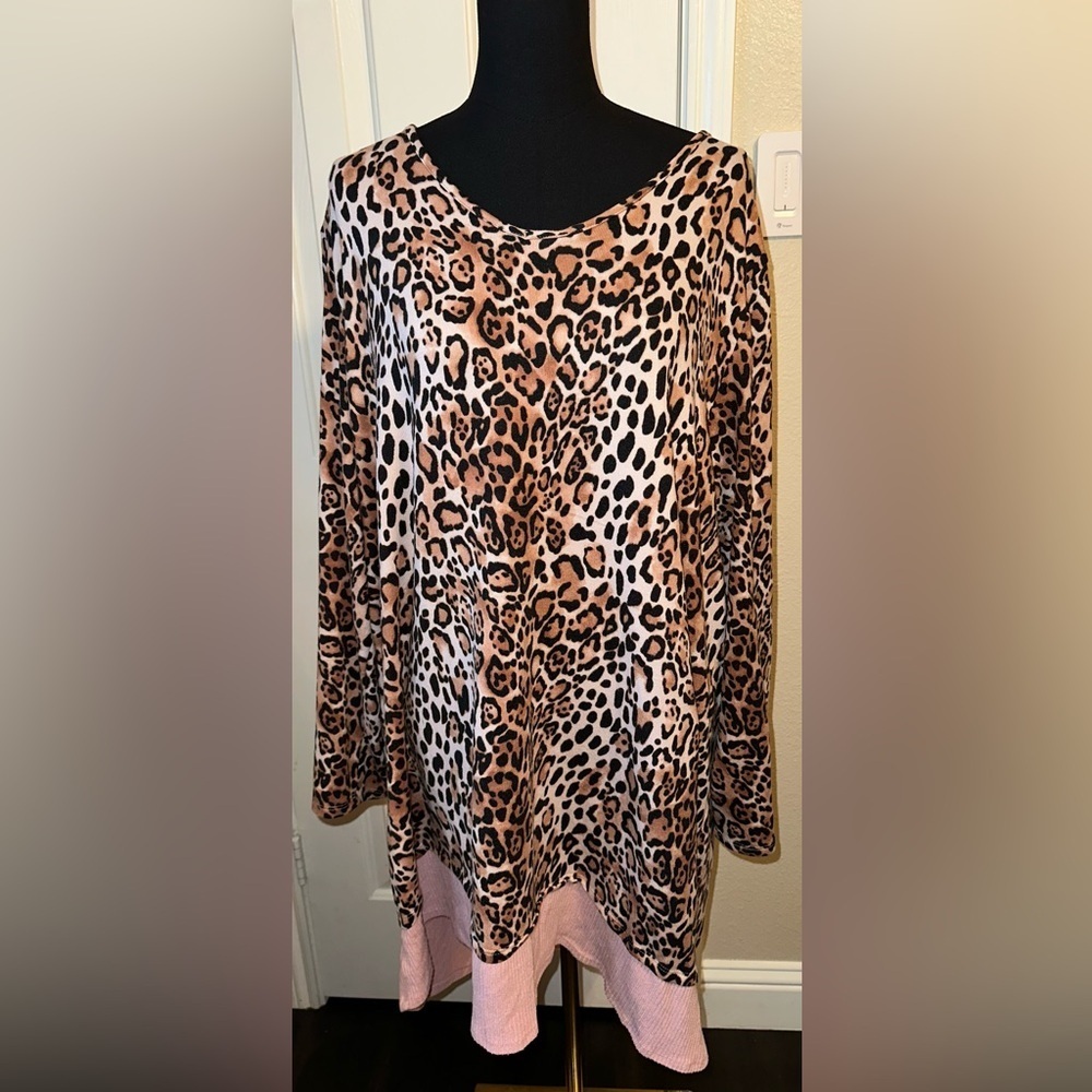 Ellen Tracy 3X Animal Print Long Sleeve Tunic Top Pink Trim Stretch Blouse
